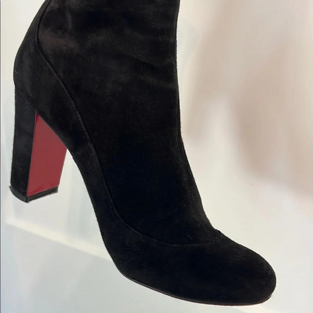 Elegant Black Women's Boots - Picture 14 of 16